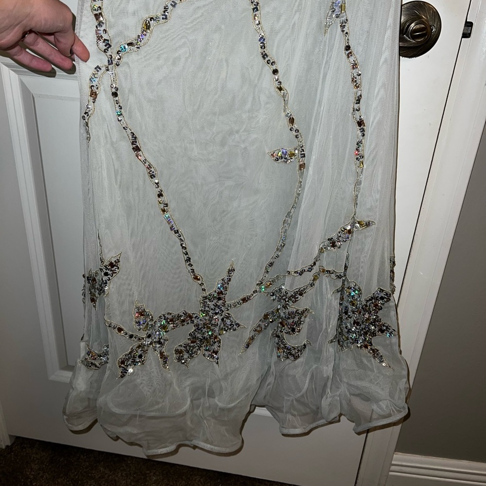 Gown - Picture 3 of 8